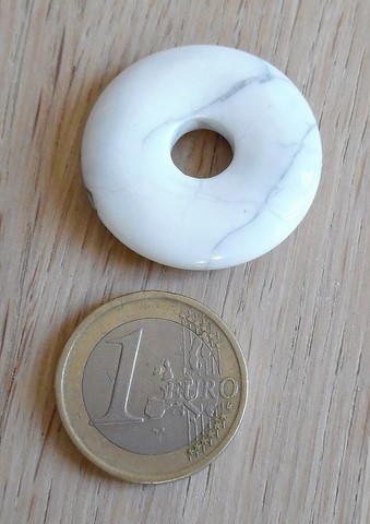 Donut (pi) Howlite