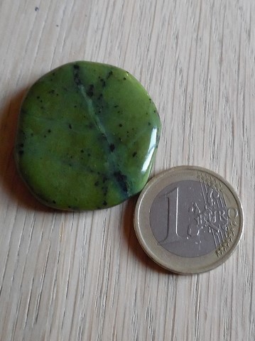 Galet plat Jade néphrite