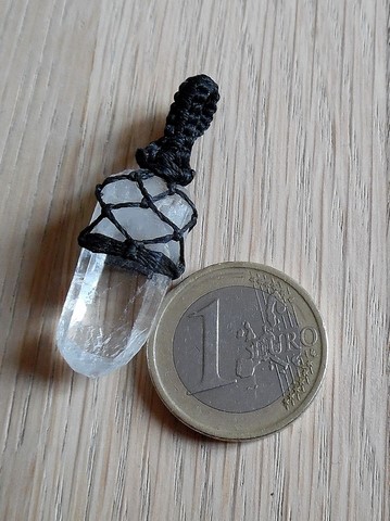 Pendentif pointe brute macramé Cristal de roche