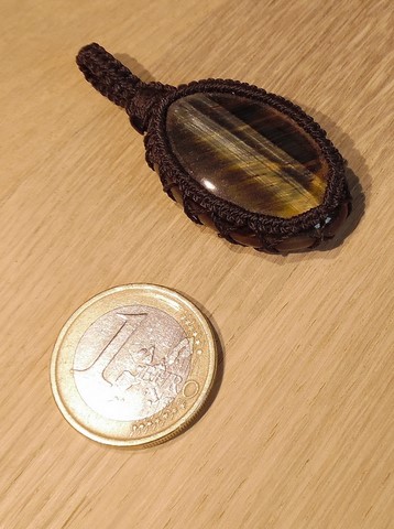 Pendentif oeil de faucon