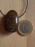 Pendentif pierre percée Bronzite