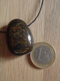 Pendentif pierre percée Bronzite